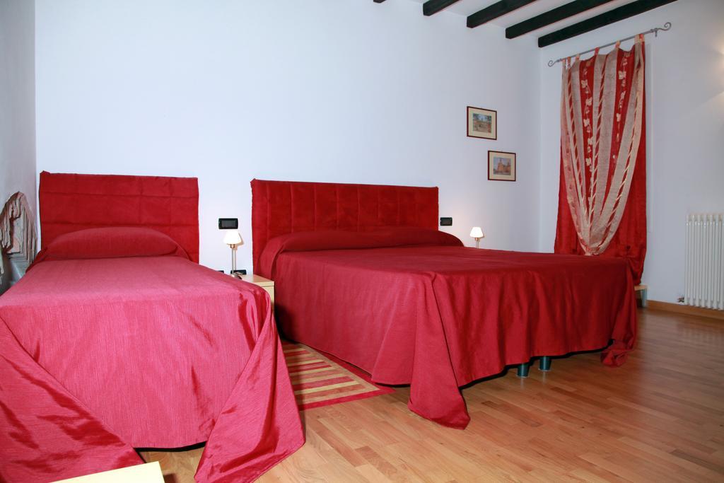 Il Sipario Bed & Breakfast แฟร์รารา ห้อง รูปภาพ